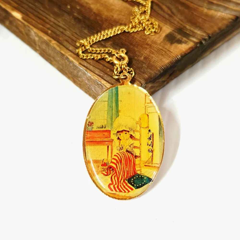 Fran Mar Signed Vintage Style Goldtone Oval Pendant Necklace Girl With Flag - Picture 1 of 6